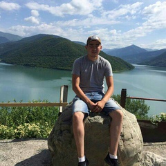 Artur Utarov